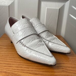 SHUTZ Emelie Pointed Toe Loafer in White Croc Embossed Leather SZ 7.5B